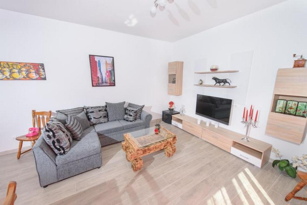 Apartments With A Parking Space Kastel Stafilic, Kastela - 21591 Esterno foto
